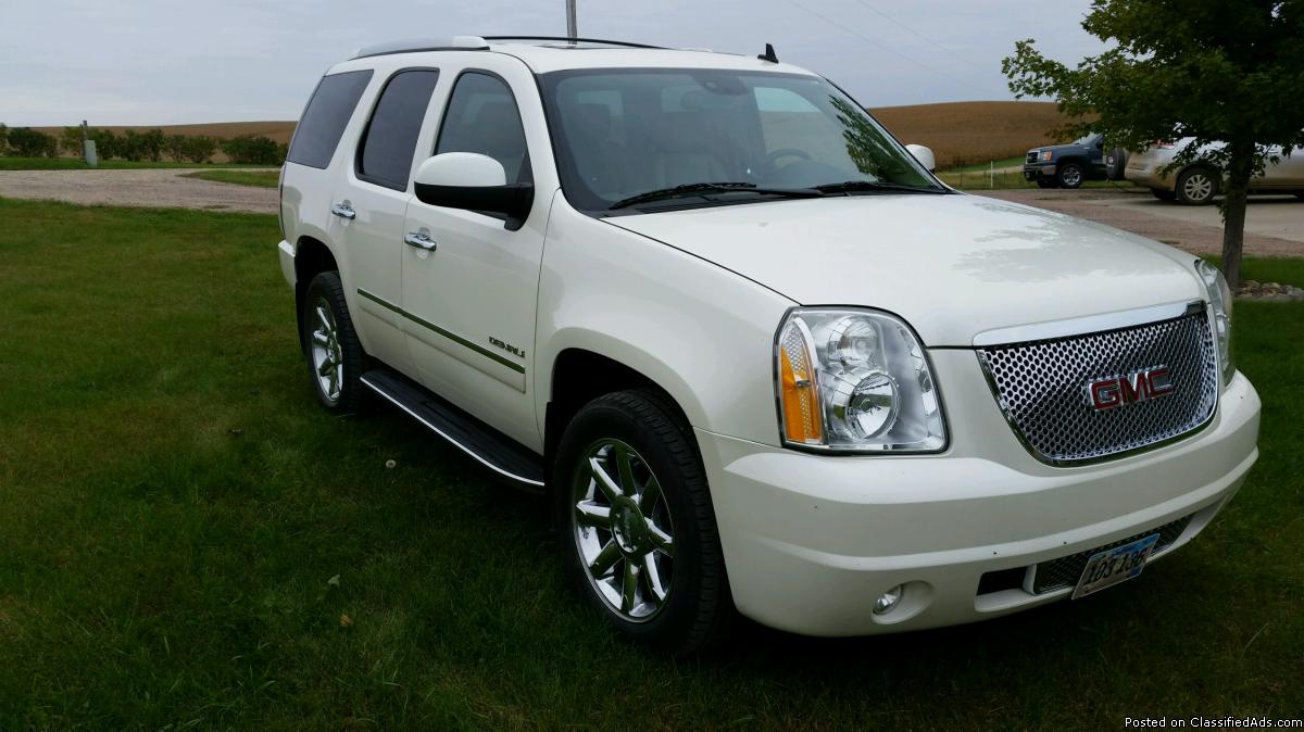 2011 Yukon Denali all wheel drive 85k miles loaded