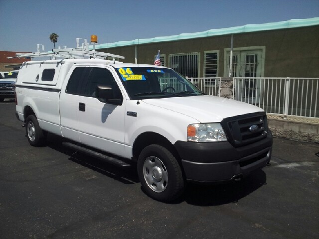 2006 Ford F-150 XL 4dr SuperCab 4WD Styleside 8 ft. LB