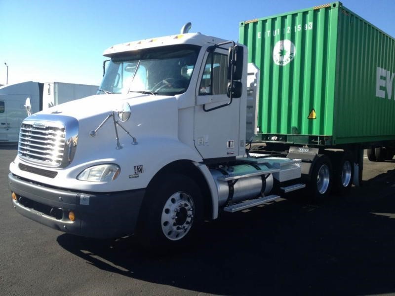 2011 Freightliner Columbia 112  Conventional - Day Cab