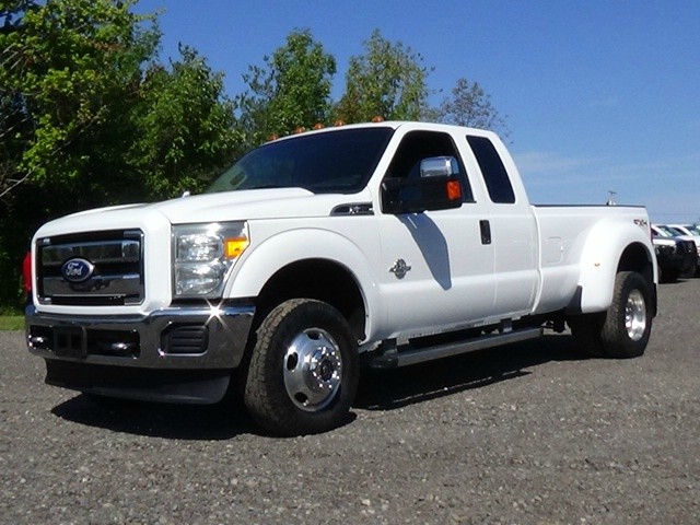 2011 Ford Super Duty F-350 DRW 4WD SuperCab 158 XL