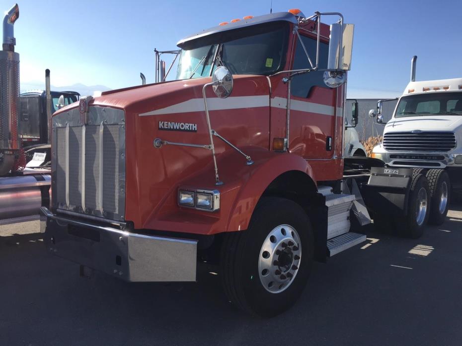 2010 Kenworth T800  Conventional - Day Cab