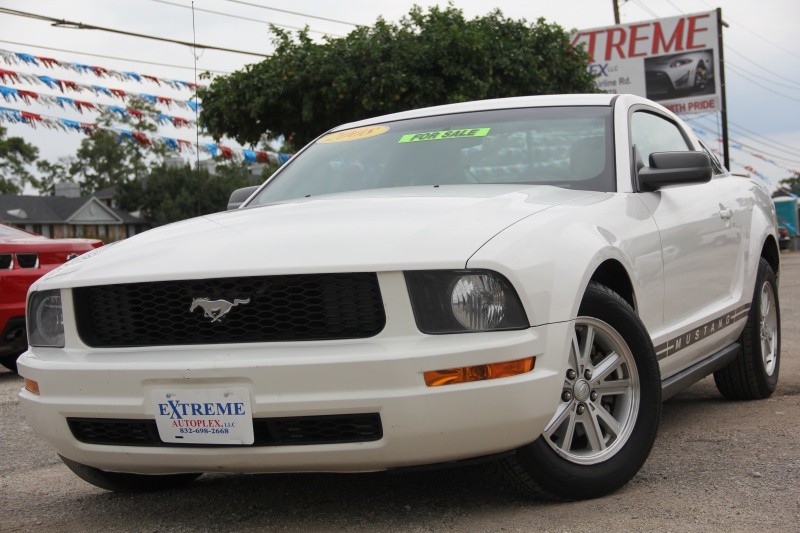 2008 Ford Mustang 2dr Cpe Deluxe