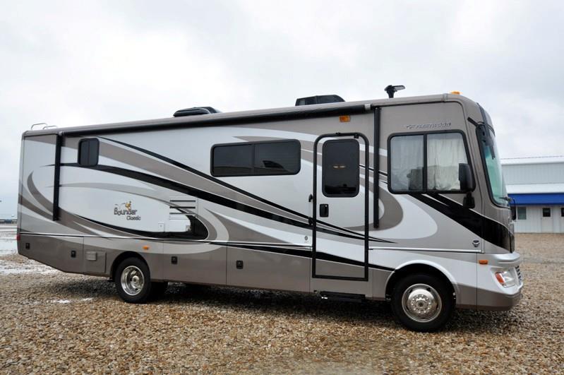 2014 Fleetwood Bounder with 2 slides