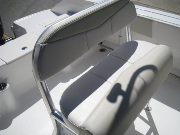 2017 Robalo 200 Center Console