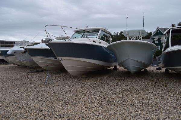 2017 Boston Whaler 315 Conquest