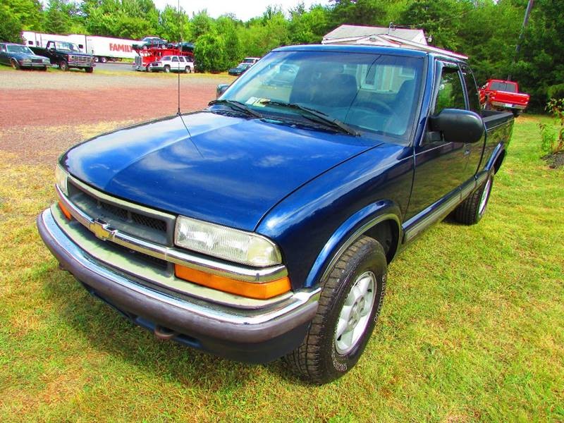 2000 Chevrolet S-10 LS 2dr 4WD Extended Cab SB