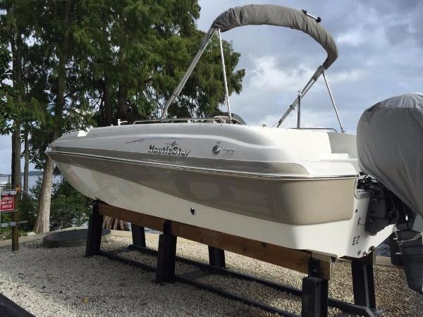 2009 NauticStar 210SC Sport Deck