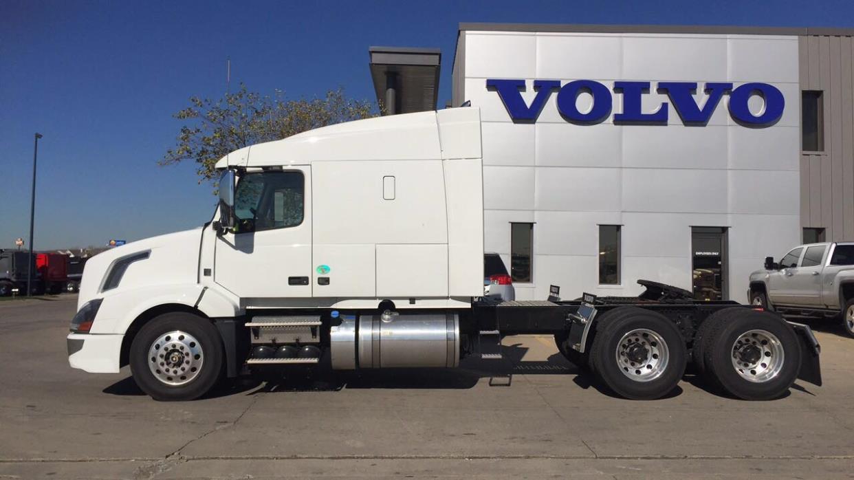 2016 Volvo Vnl64t630  Conventional - Sleeper Truck