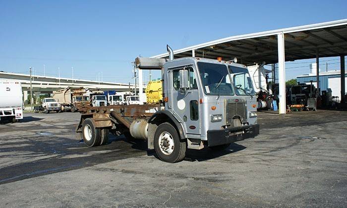 2002 Peterbilt 320  Roll Off Truck