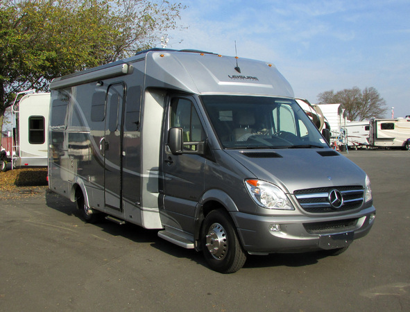 2013 Leisure Travel Vans MHB UNITY