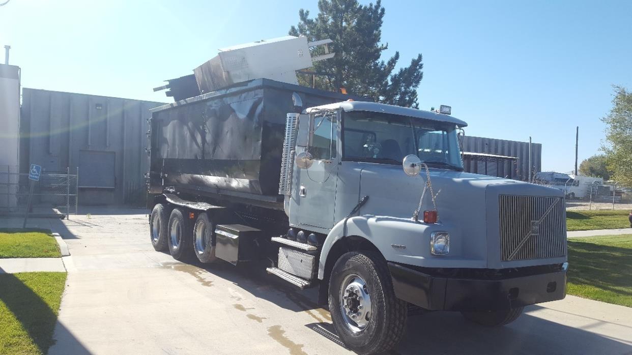 2000 Volvo Wg  Roll Off Truck