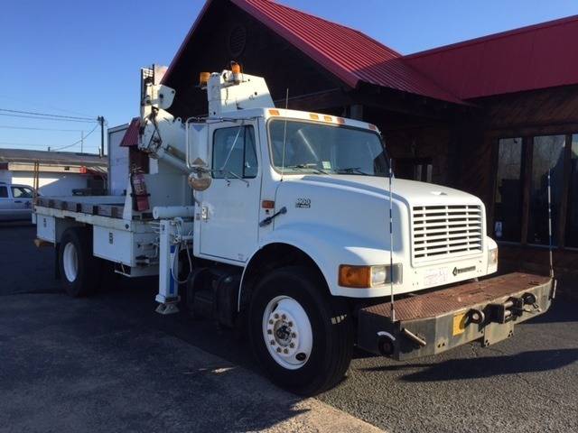 1999 International 4900  Crane Truck