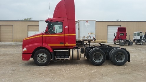 2003 Volvo Vnl64t300  Conventional - Day Cab