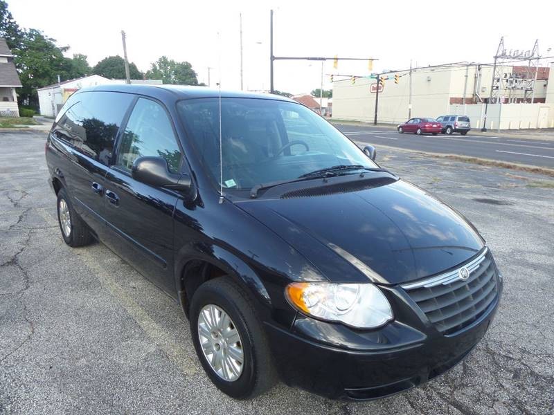 2005 Chrysler Town and Country LX 4dr Extended Mini Van
