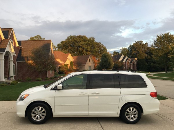 Amazing 2009   2009 Honda Odyssey EX-L, one owner, backup camera, power liftgate, clean Carfax!