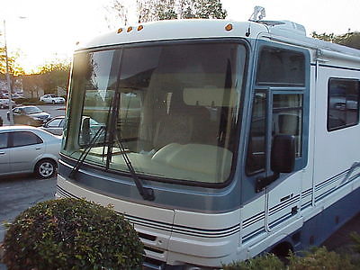 1999 PACE ARROW MOTOR HOME 33' - INCLUDES MANY BELLS AND WHISTLES!