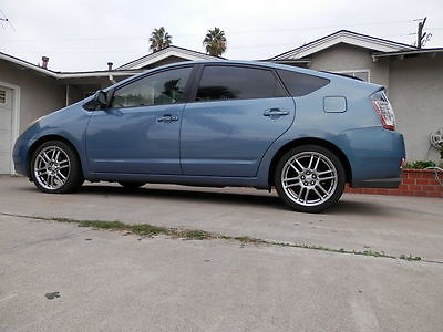 2005 Toyota Prius  2005 prius Just serviced, runs great, Custom alloy wheels,