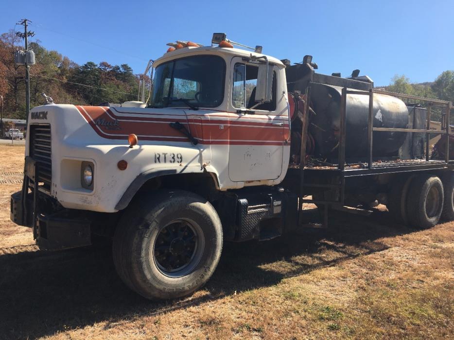 1994 Mack Dm6905  Fuel Truck - Lube Truck