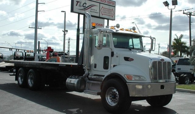 2009 Peterbilt 340  Flatbed Truck