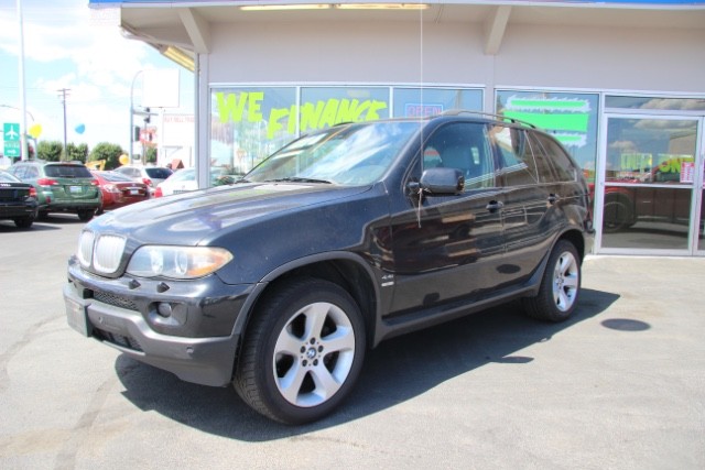 2005 BMW X5 4.4i (clickitautoandrvvalley)