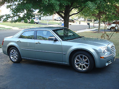 2005 Chrysler 300 Series C Sedan 4-Door 2005 Chrysler 300c with the 5.7L Hemi in Satin Jade Pearl LOW Miles & New Tires!