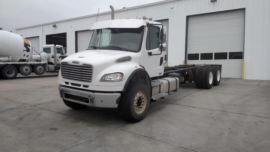 2009 Freightliner Business Class M2 106  Cab Chassis