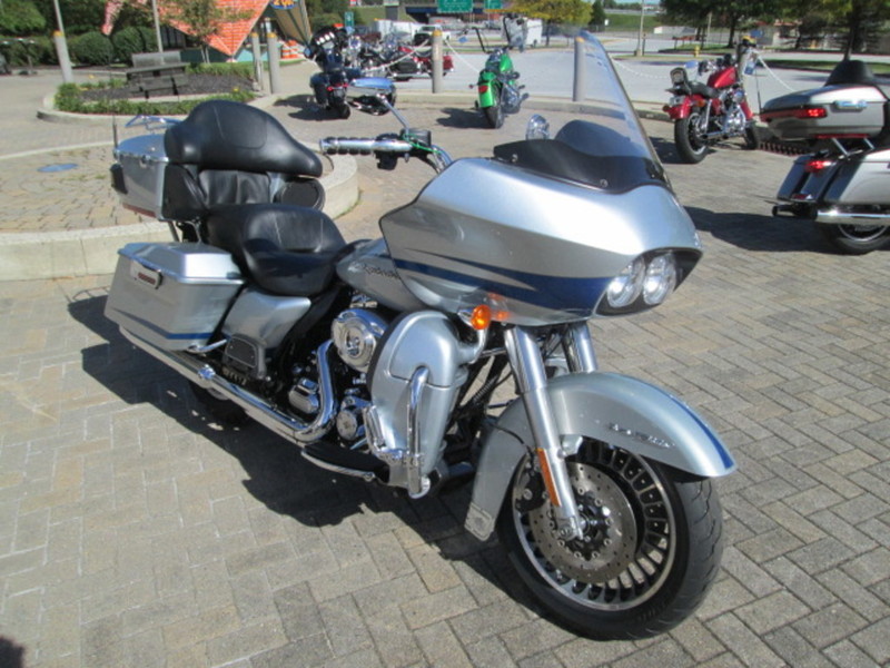 2011 Harley-Davidson FLTRUSE - CVO Road Glide Ultra