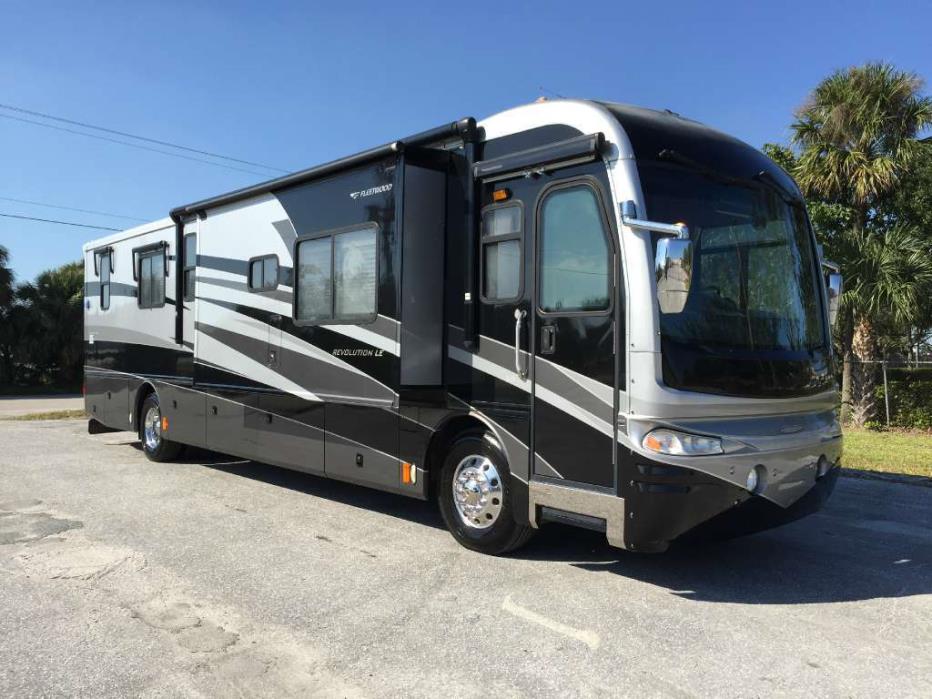 2007 Fleetwood Revolution LE 2007 Fleetwood Revolution 40E bath and
