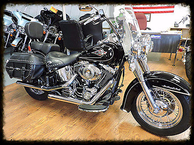Harley Davidson Heritage Softail Classic  2011 HARLEY DAVIDSON FLSTC HERITAGE SOFTAIL Vivid Black
