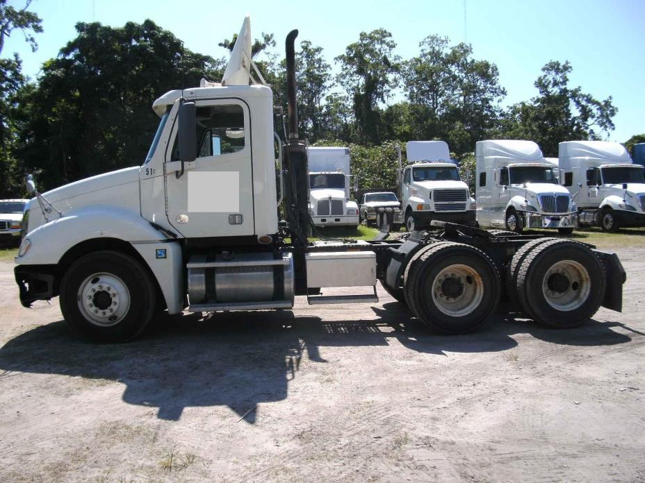 2009 Freightliner Columbia 120  Conventional - Day Cab