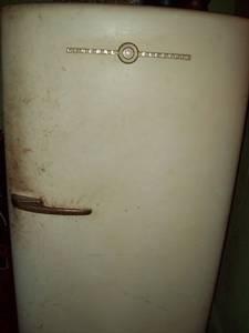 Old G.E. fridge, 0