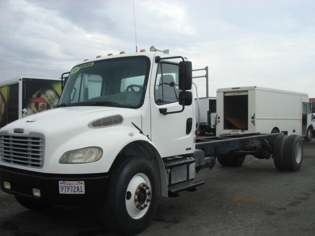 2005 Freightliner Business Class M2 106  Cab Chassis