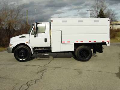 2003 International 4200 SBA  2003 Chipper Truck Used VT365 V8 DIESEL Manual Diesel White