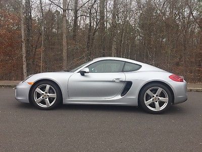 2015 Porsche Cayman  2015 Cayman 6-speed manual heated and cooled seats plus Bose and Nav