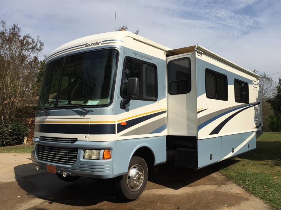 2005 Fleetwood BOUNDER 35E