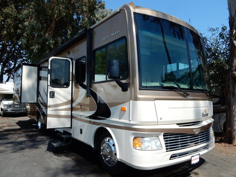 2008 Fleetwood Bounder 35E