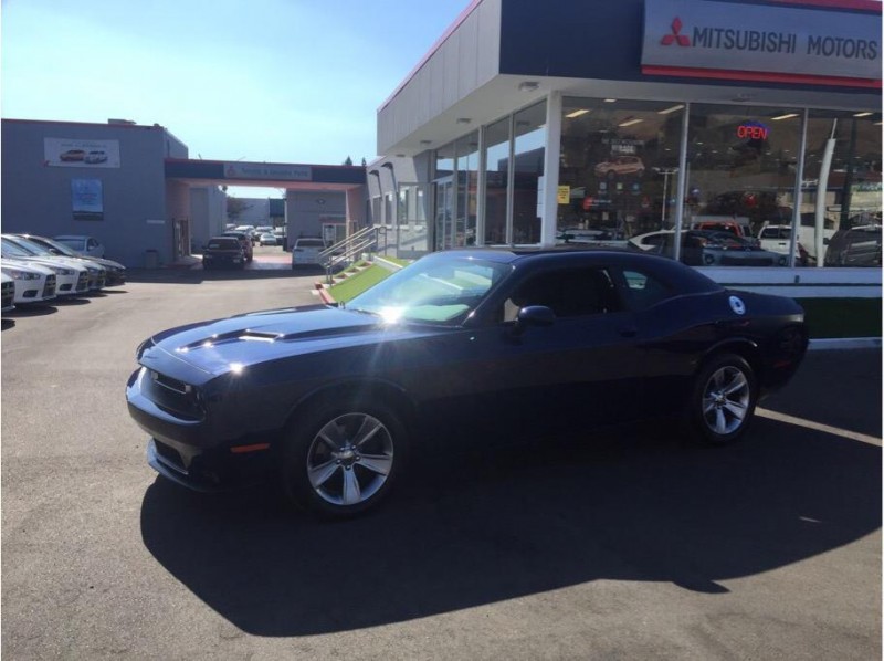 2016 Dodge Challenger SXT Coupe 2D