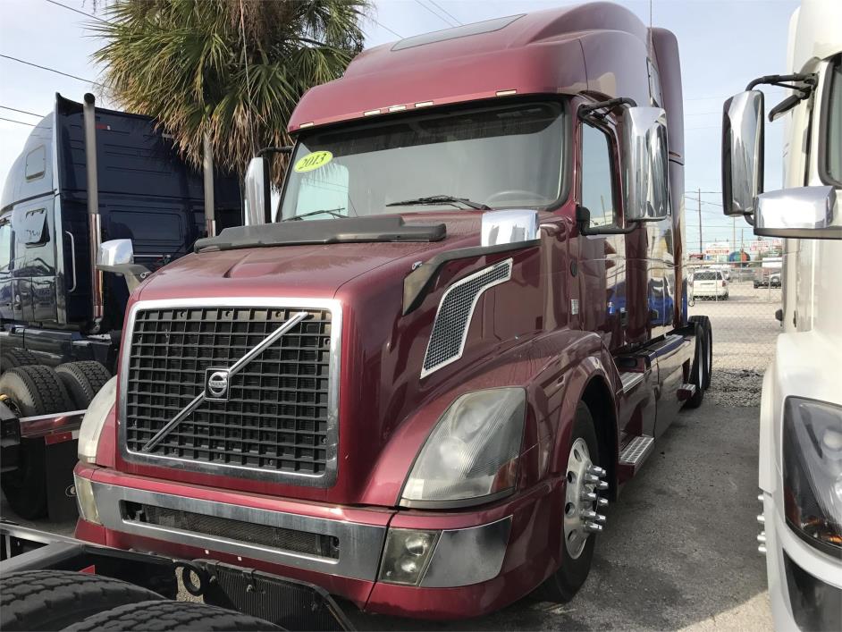 2013 Volvo Vnl64t780  Conventional - Sleeper Truck