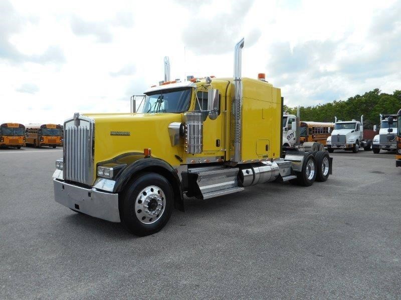 2013 Kenworth W900l  Conventional - Sleeper Truck