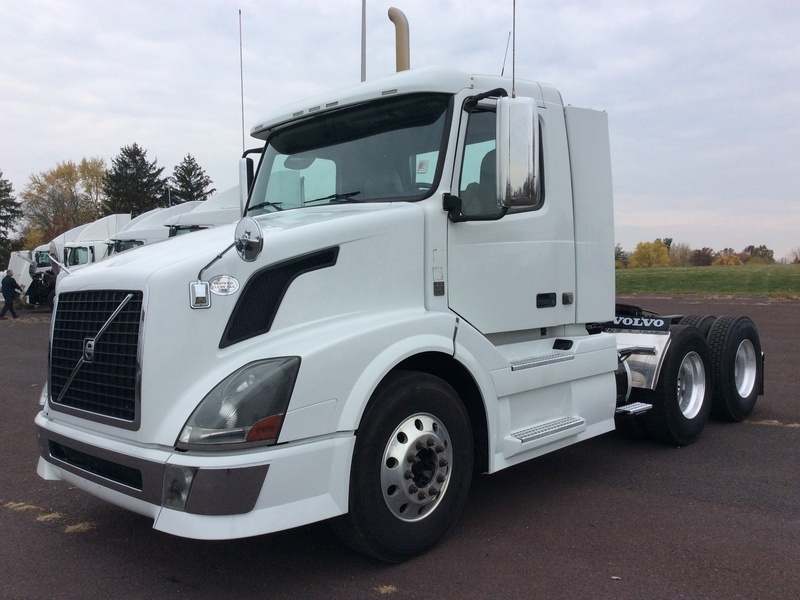 2010 Volvo Vnl64t300  Conventional - Day Cab