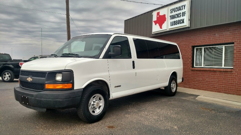 2004 Chevrolet Express Passenger 3500 155 WB RWD