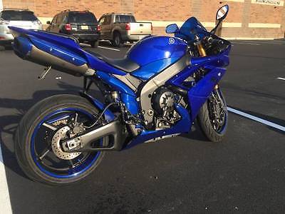 2007 Yamaha YZF-R  Excellent Condition 2007 Yamaha R1