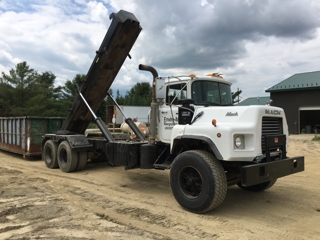 1995 Mack Dm690s  Roll Off Truck