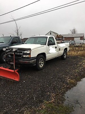 2006 Chevrolet Silverado 1500  2006 chevy silverado 1500 / 4x4 / snow plow truck / Meyer/ boss plow