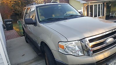 2007 Ford Expedition  2007 Ford Expedition XLT 4WD 5.4L V8 SOHC 16V Automatic 171k miles gold color