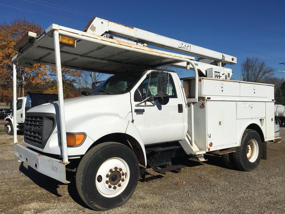 2000 Ford F-750  Bucket Truck - Boom Truck