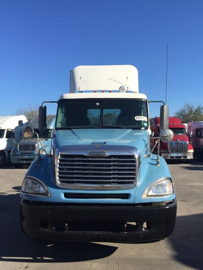 2016 Freightliner Columbia  Conventional - Day Cab