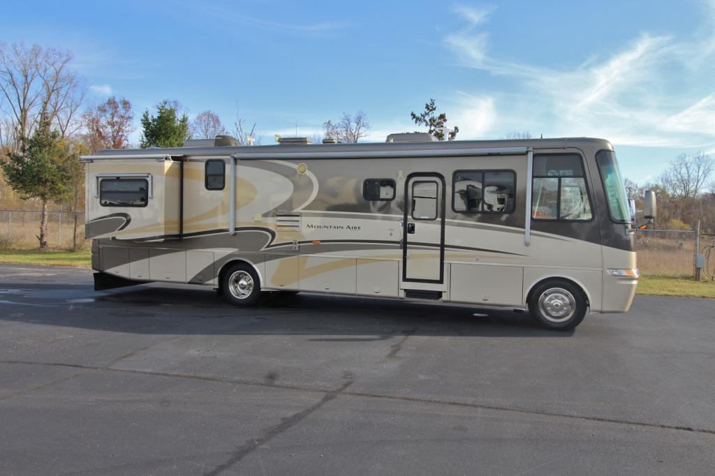 2004 Newmar Mountain Aire 3781