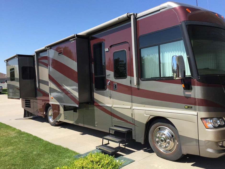 2006 Winnebago Adventurer 35A