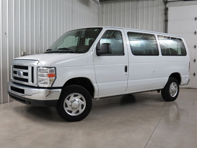 2013 Ford E-Series Wagon  Bus